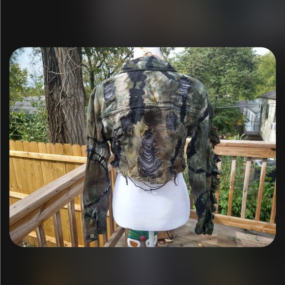 Crust punk shredded post apocalyptic camo cropped denim jacket - Picture 6 of 7